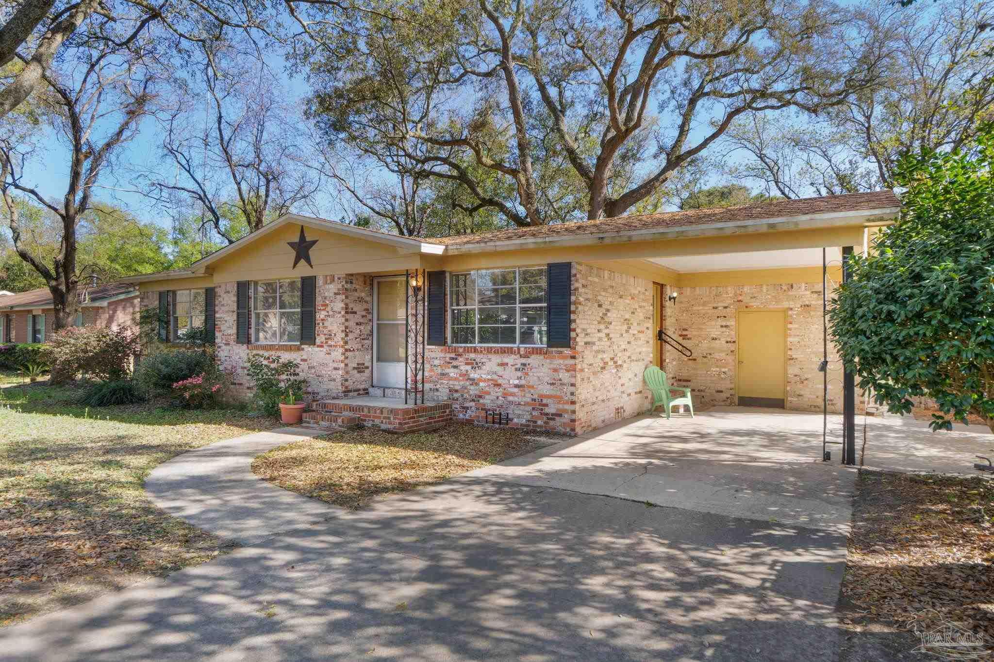 1811 Dewrell Square Pensacola, FL 32504 - Photo 2 of 27