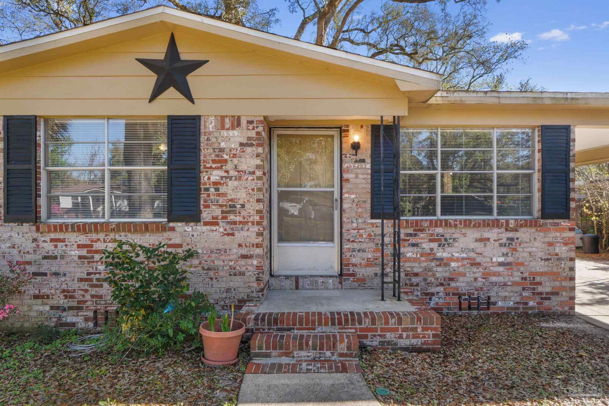 1811 Dewrell Square Pensacola, FL 32504 - Photo 3 of 27
