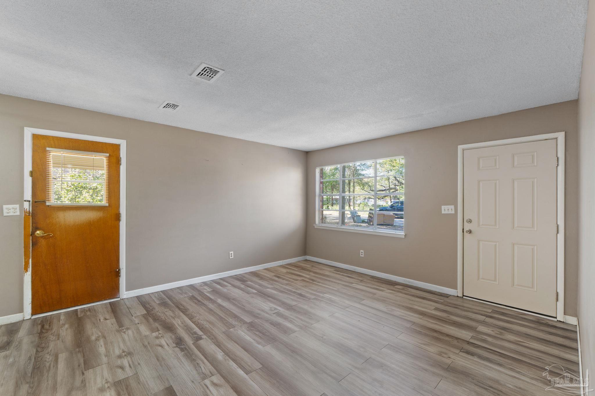 1811 Dewrell Square Pensacola, FL 32504 - Photo 4 of 27