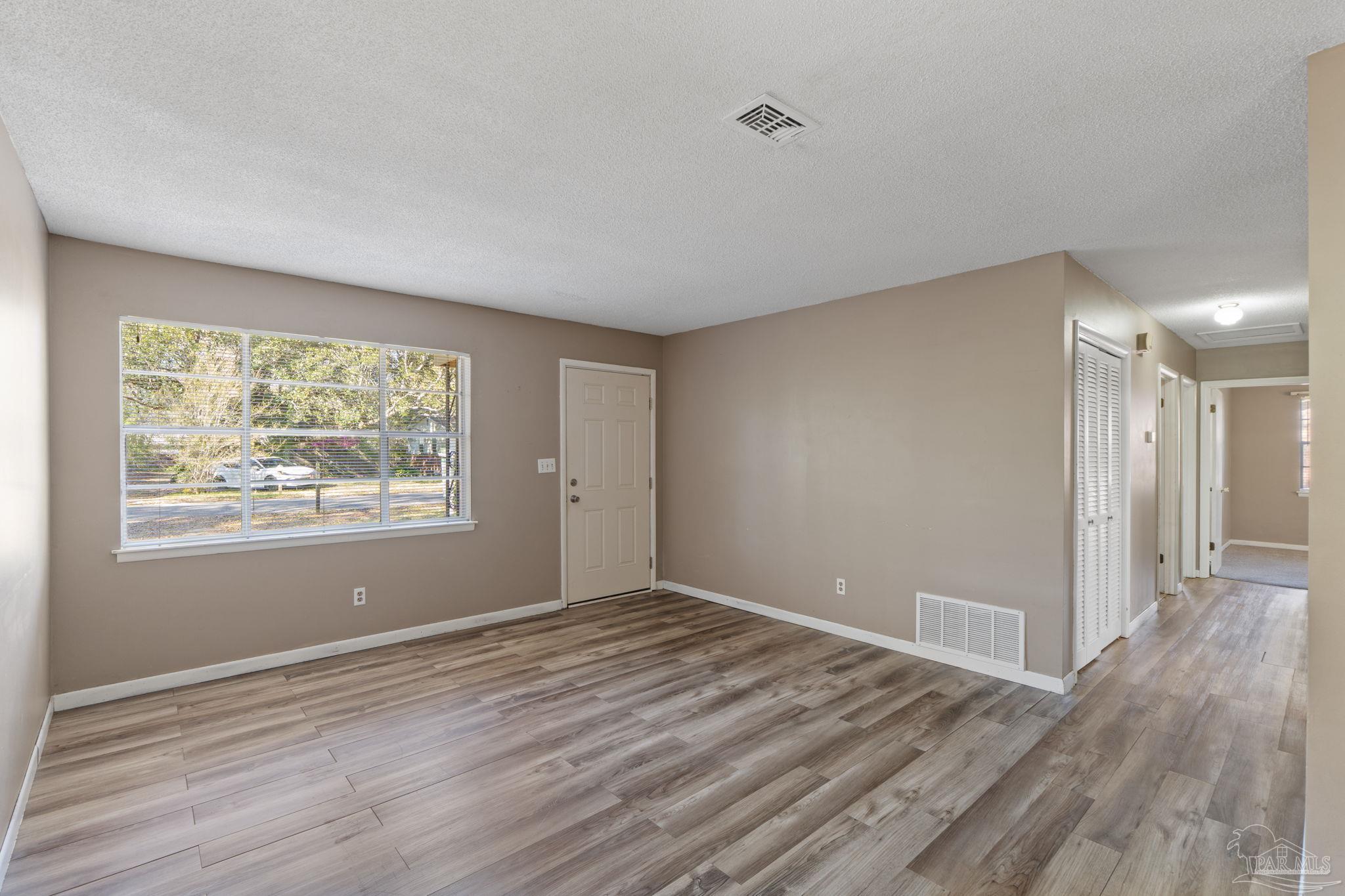 1811 Dewrell Square Pensacola, FL 32504 - Photo 5 of 27