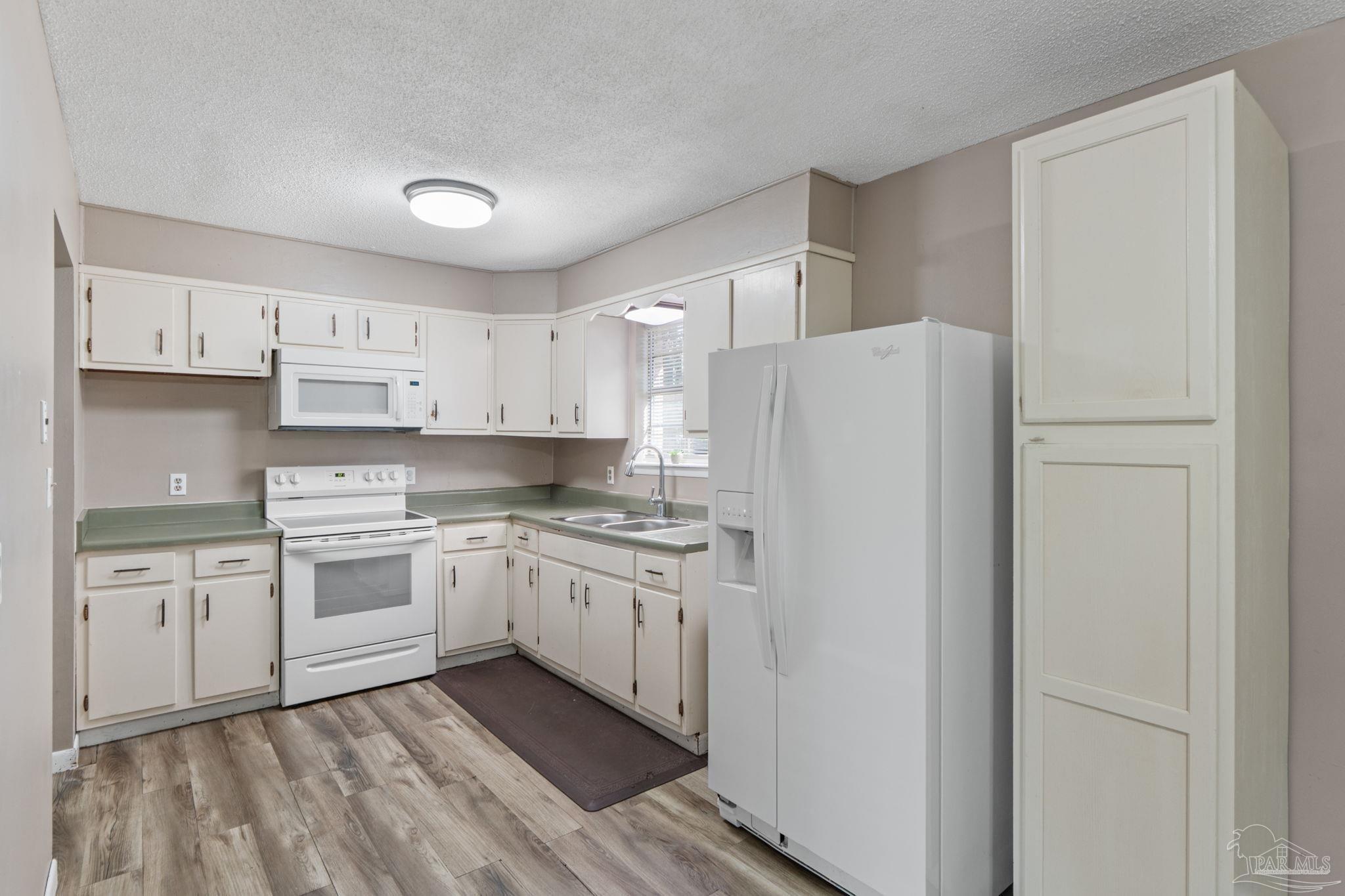 1811 Dewrell Square Pensacola, FL 32504 - Photo 9 of 27