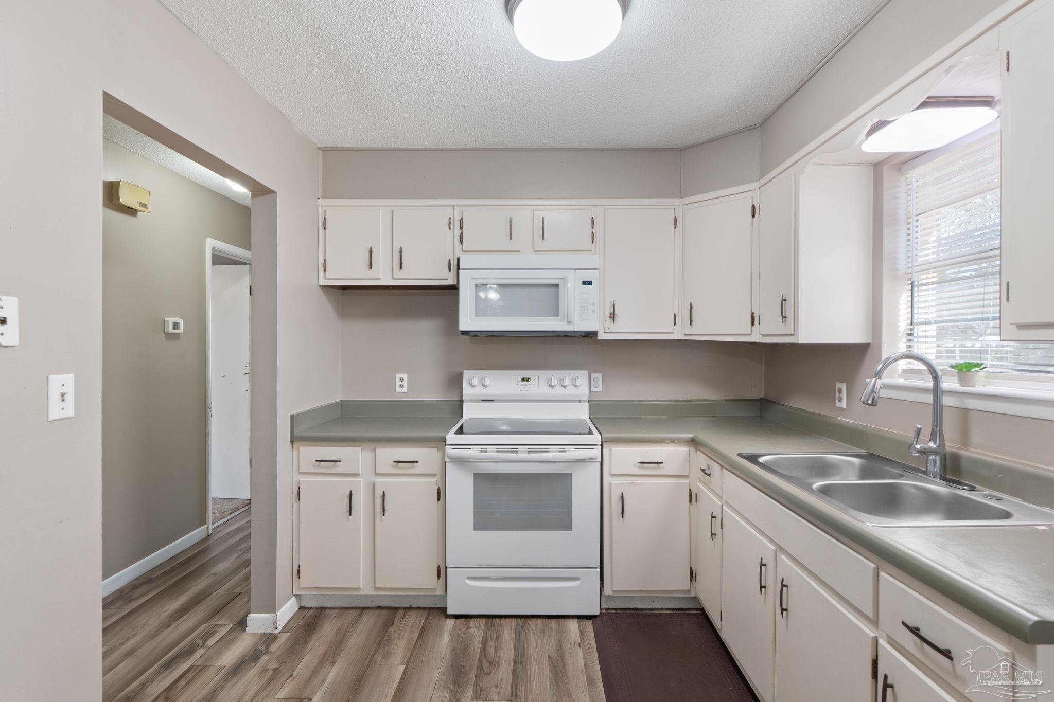 1811 Dewrell Square Pensacola, FL 32504 - Photo 10 of 27