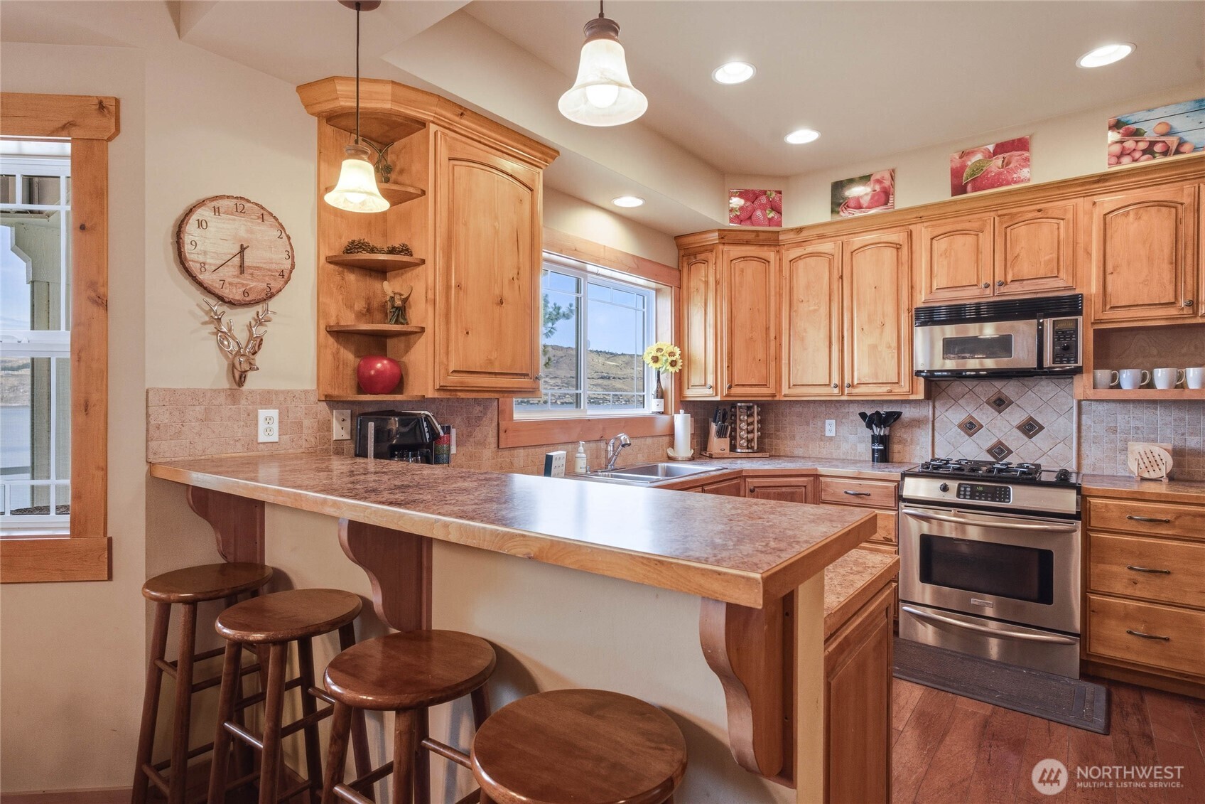 915 South Lakeshore Road Chelan, WA 98816 - Photo 11 of 40