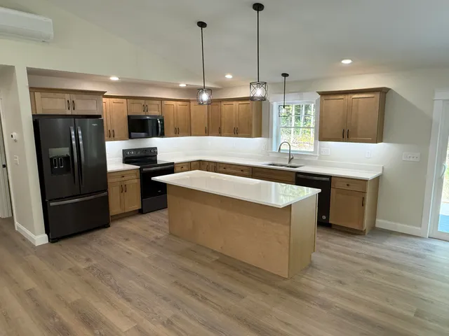 $424,900 | 22 Lindsay Way, Sidney, ME 04330