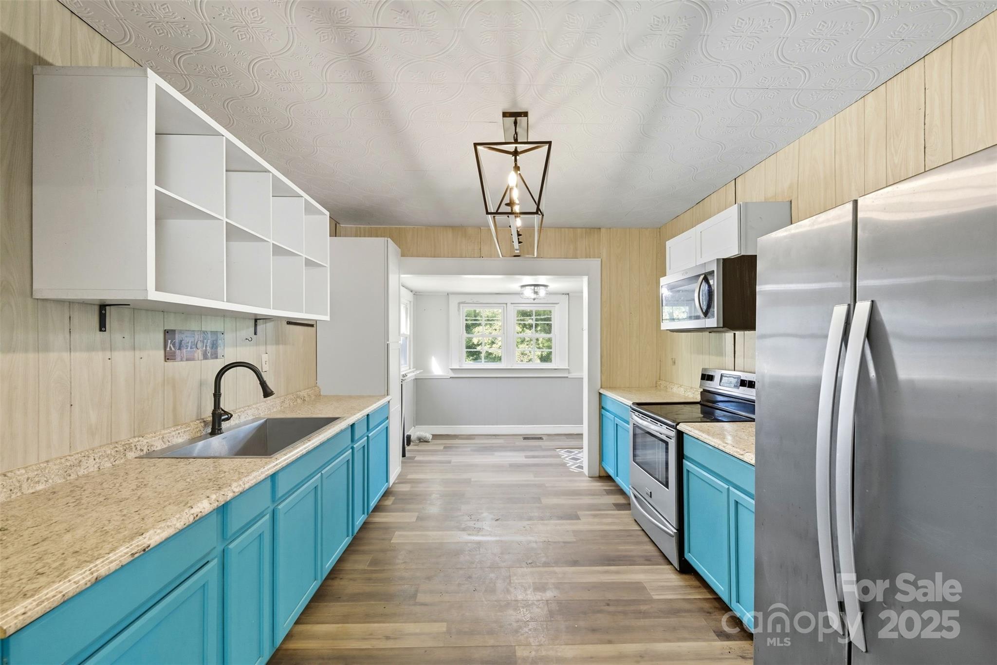 515 Suttle Street Shelby, NC 28150 - Photo 5 of 25 a kitchen with granite countertop a refrigerator and a sink