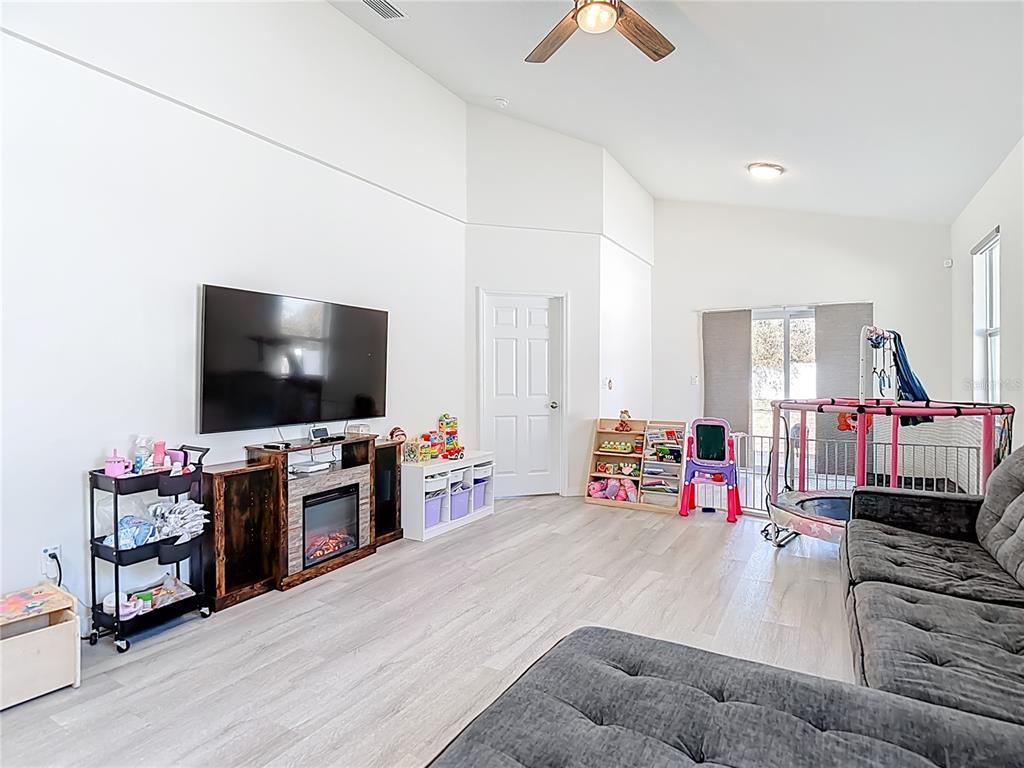 1747 South Oak Street Seffner, FL 33584 - Photo 6 of 15