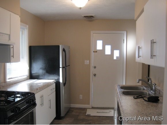 2060 North 21st Street Springfield, IL 62702 - Photo 2 of 5