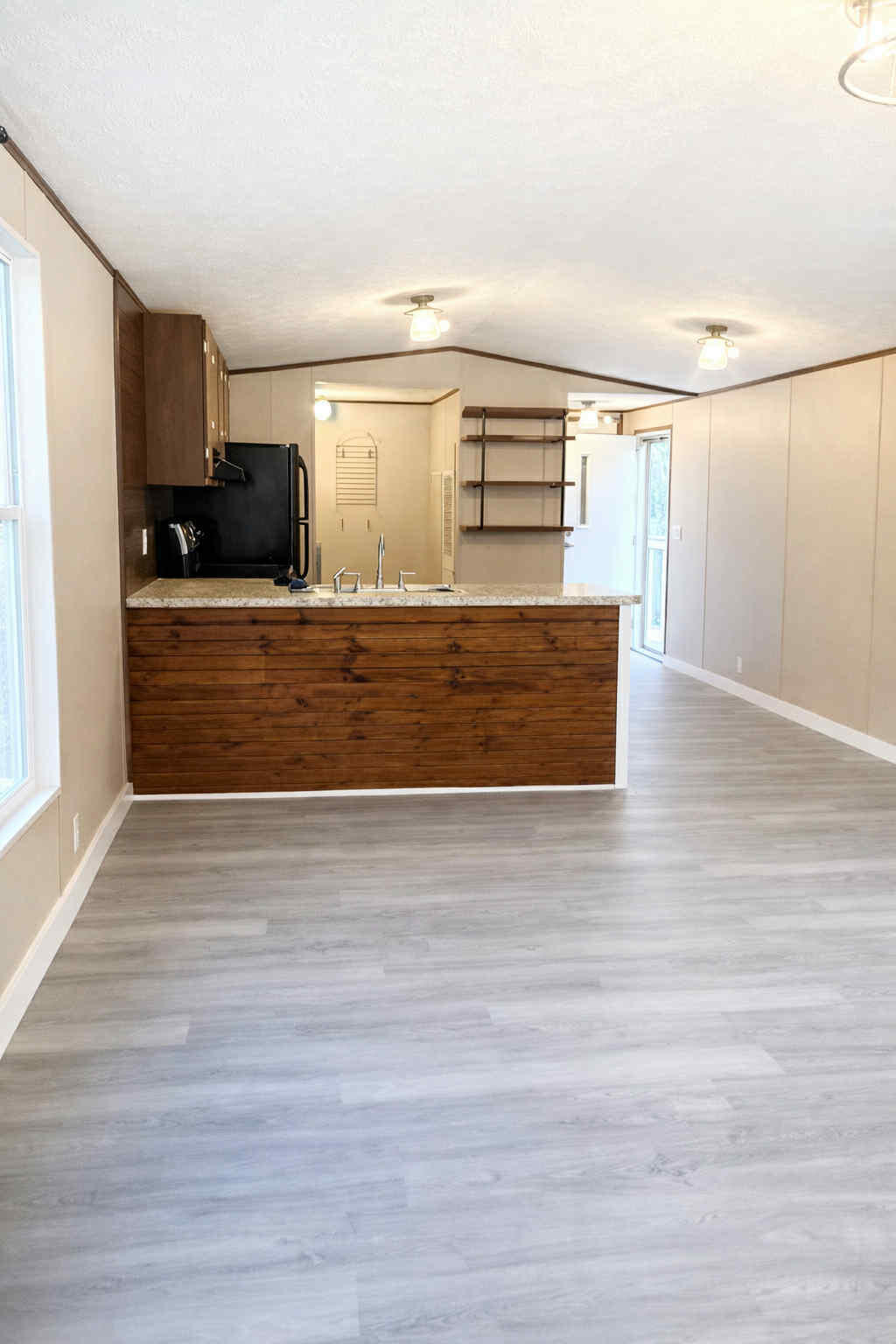 232 North Raphael Road DeFuniak Springs, FL 32433 - Photo 3 of 8 livingroom