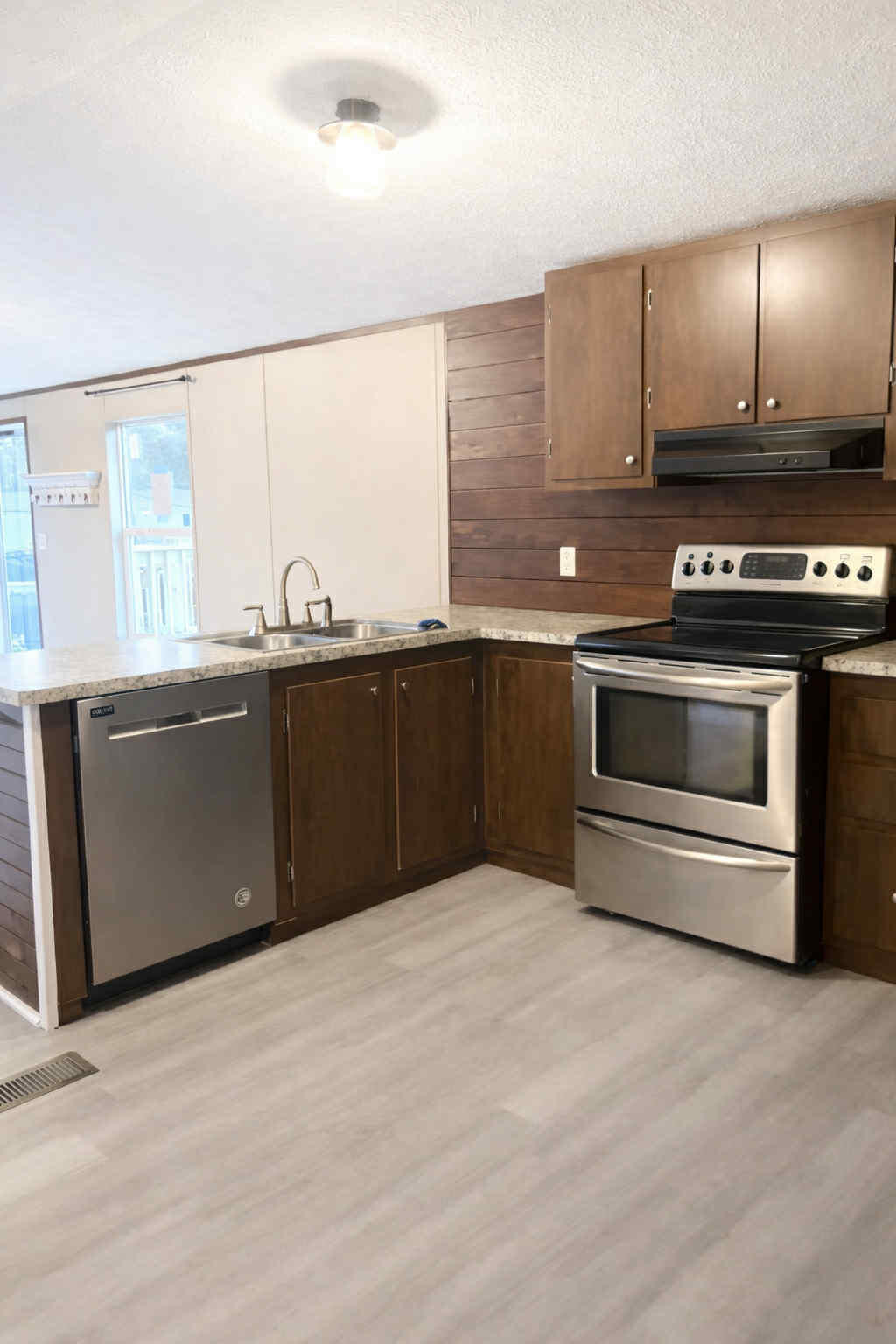 232 North Raphael Road DeFuniak Springs, FL 32433 - Photo 5 of 8 kitchen