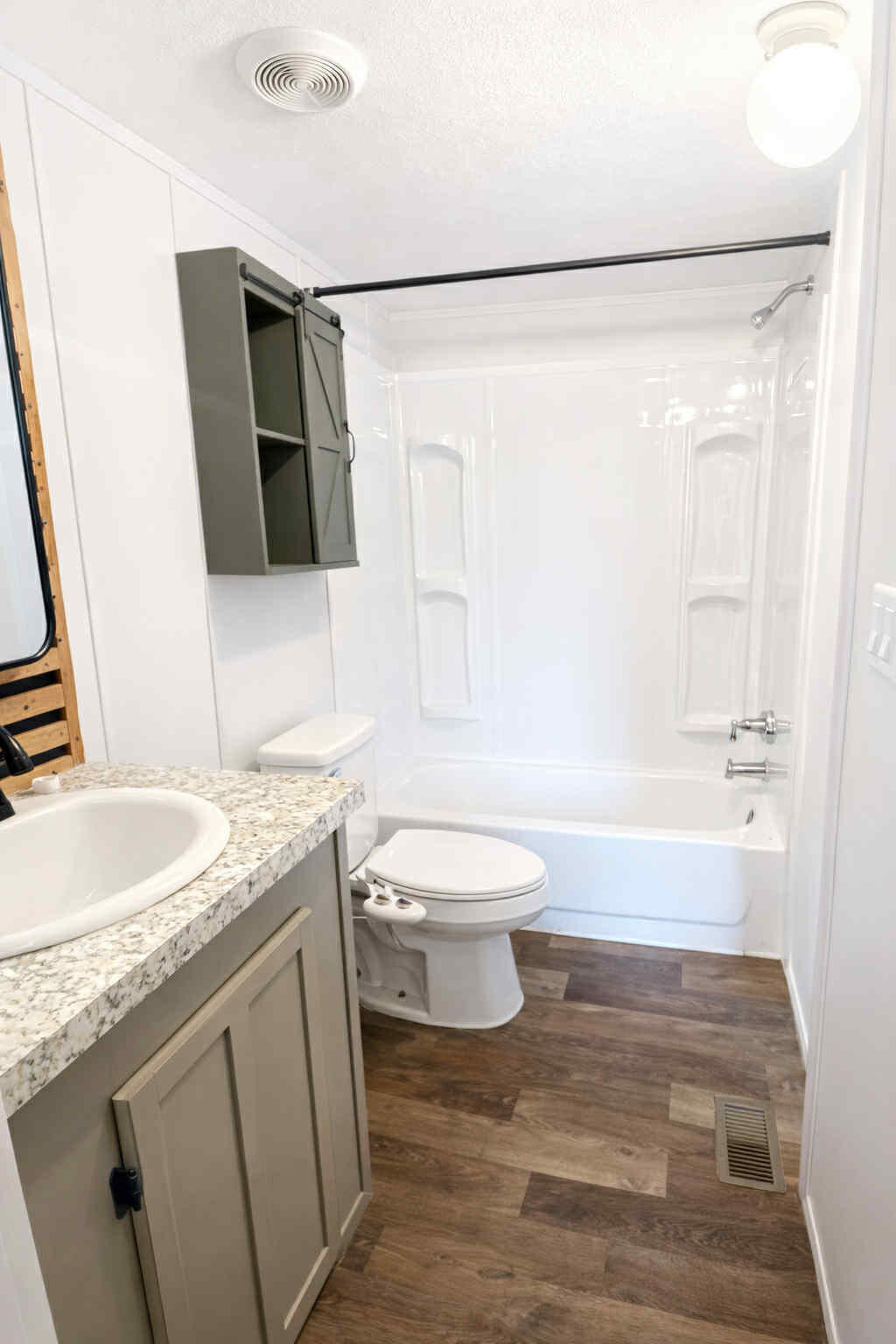 232 North Raphael Road DeFuniak Springs, FL 32433 - Photo 7 of 8 bathroom