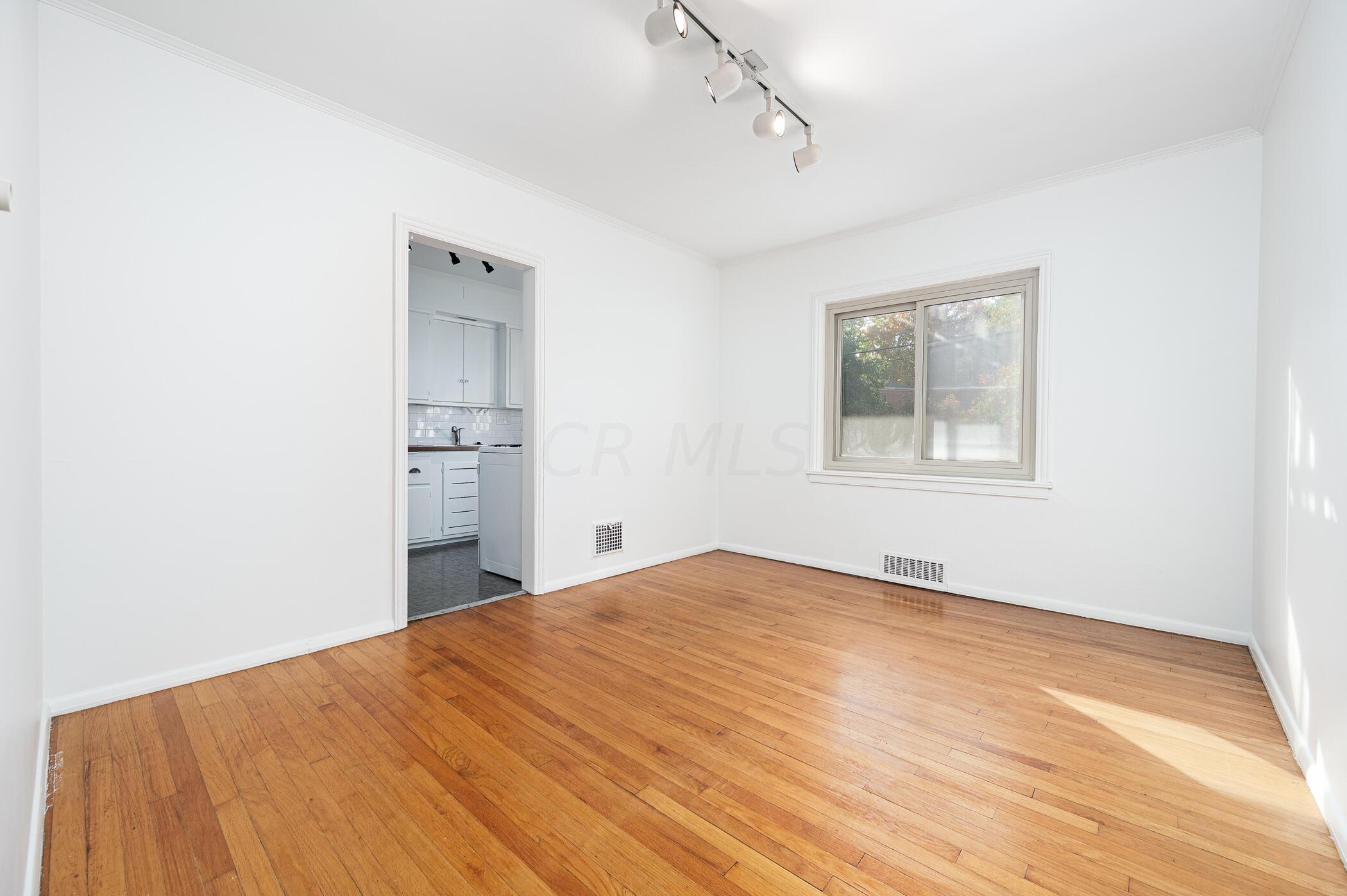 1621 Waltham Road, Unit A Columbus, OH 43221 - Photo 7 of 27 Dining Room