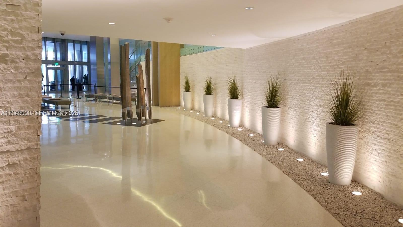 92 Southwest 3rd Street, Unit 3508 Miami, FL 33130 - Photo 8 of 9