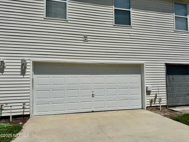 a view of a back yard of the house