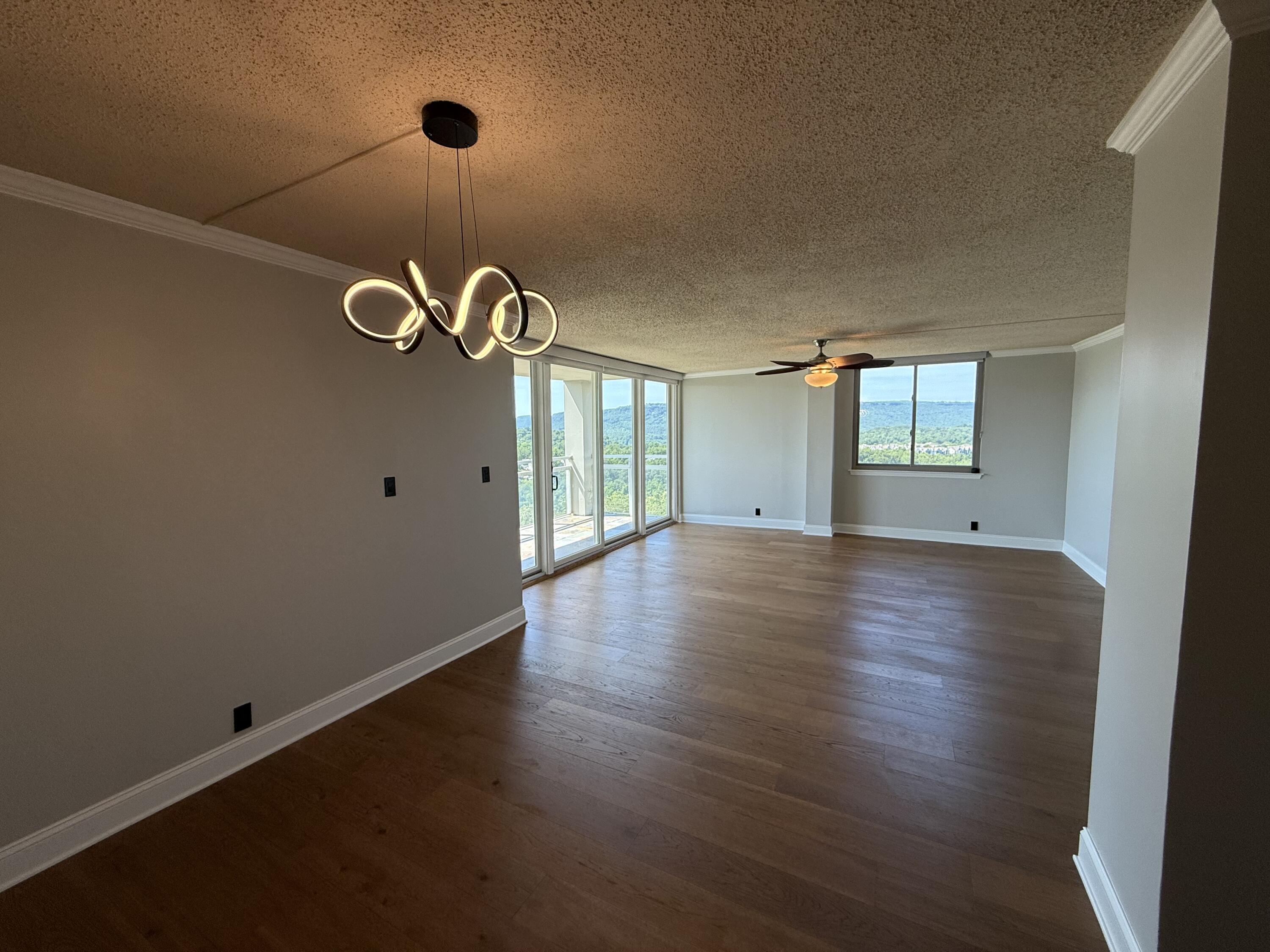 1131 Stringers Ridge Road, Unit 9J Chattanooga, TN 37405 - Photo 7 of 47 Dining/living Room