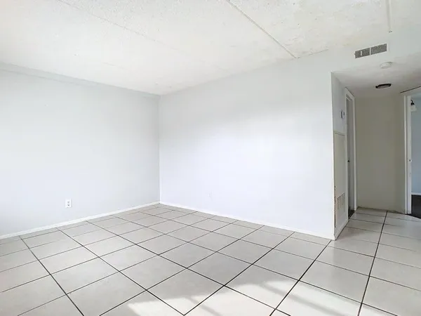 $1,250 | 694 Michigan Court, Unit 3, St. Cloud, FL 34769