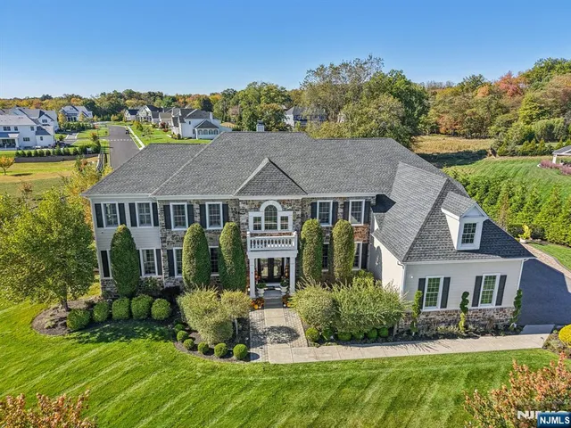 a view of a back yard