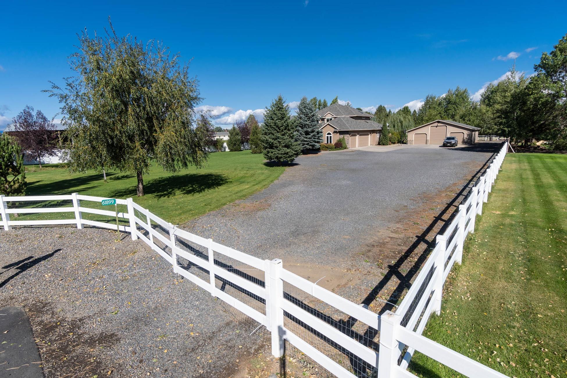 61899 Dobbin Court Bend, OR 97702 - Photo 3 of 26 03-Tebbs - 61899 Dobbin Ct_0203 copy