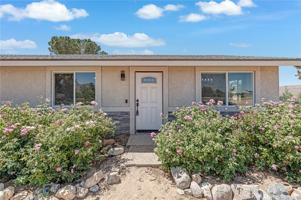 25811 Del Sol Road Apple Valley, CA 92308 - Photo 1 of 35