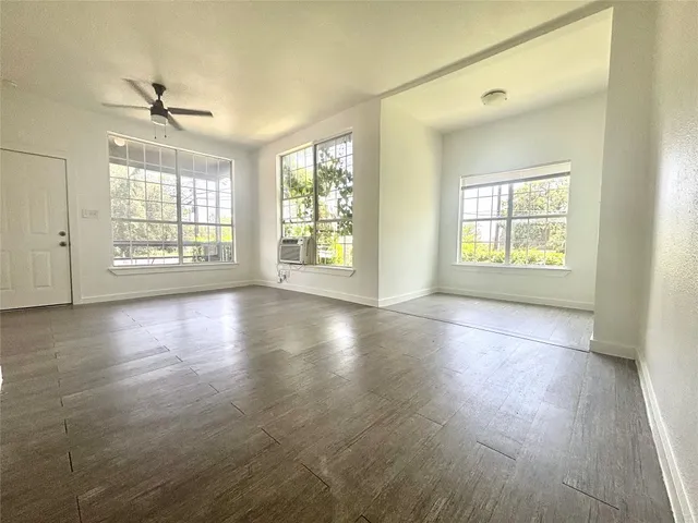 $1,900 | 2410 East 12th Street, Austin, TX 78702