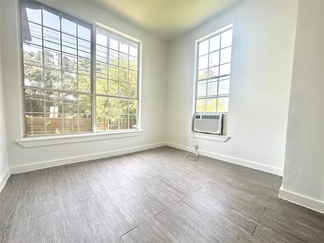 $1,900 | 2410 East 12th Street, Austin, TX 78702