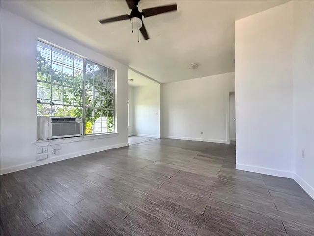 $1,900 | 2410 East 12th Street, Austin, TX 78702