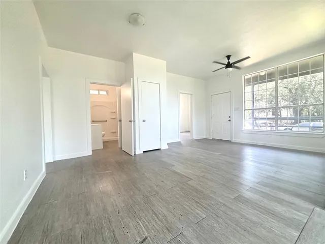 $1,900 | 2410 East 12th Street, Austin, TX 78702