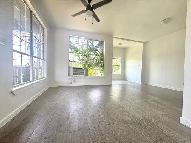 $1,900 | 2410 East 12th Street, Austin, TX 78702