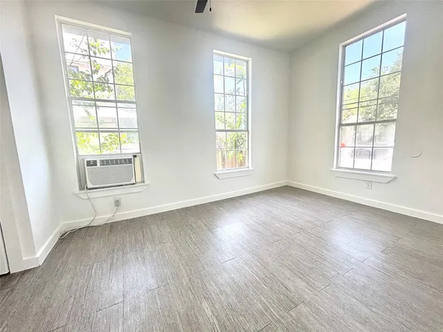 $1,900 | 2410 East 12th Street, Austin, TX 78702