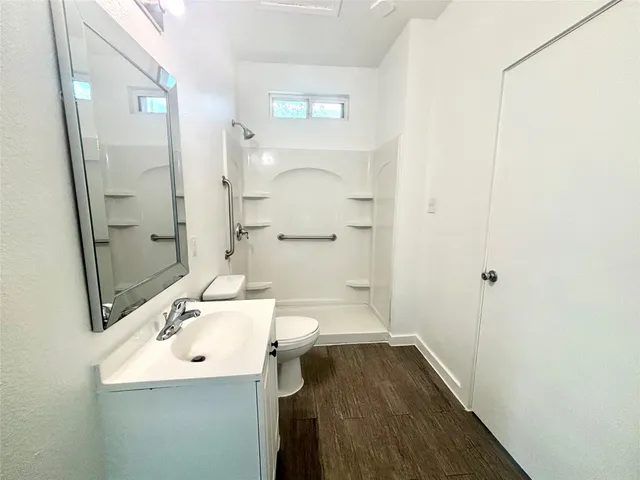 $1,900 | 2410 East 12th Street, Austin, TX 78702