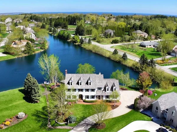 $1,849,000 | 214 East Beechwood Court, Mequon, WI 53092