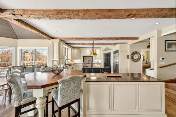 $1,849,000 | 214 East Beechwood Court, Mequon, WI 53092