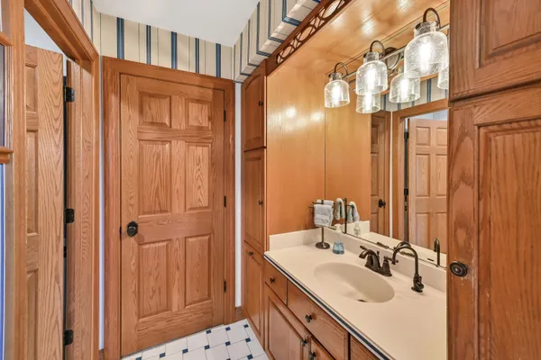 $1,849,000 | 214 East Beechwood Court, Mequon, WI 53092