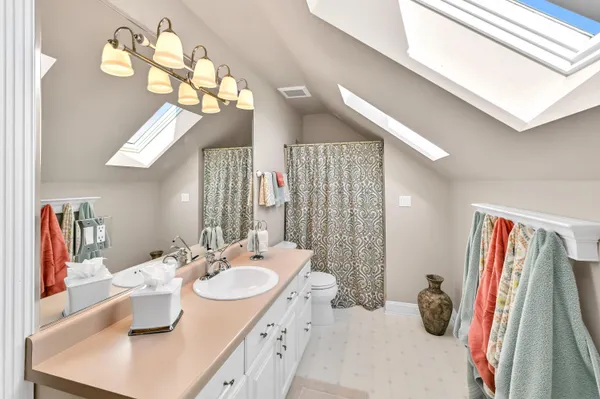 $1,849,000 | 214 East Beechwood Court, Mequon, WI 53092