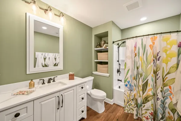 $1,849,000 | 214 East Beechwood Court, Mequon, WI 53092