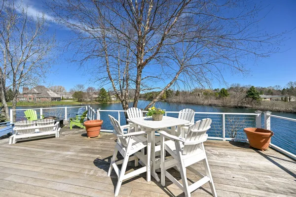 $1,849,000 | 214 East Beechwood Court, Mequon, WI 53092
