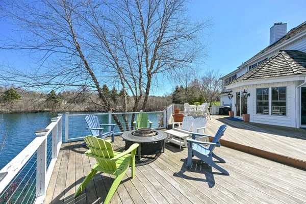 $1,849,000 | 214 East Beechwood Court, Mequon, WI 53092