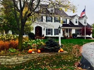 $1,849,000 | 214 East Beechwood Court, Mequon, WI 53092