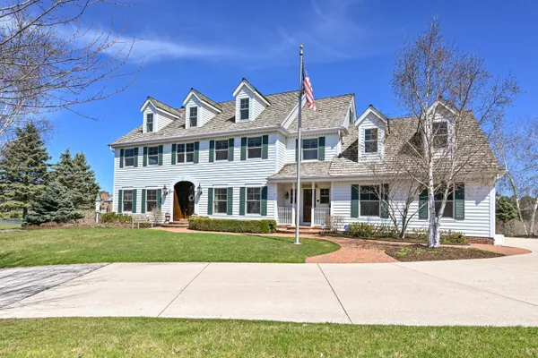 $1,849,000 | 214 East Beechwood Court, Mequon, WI 53092