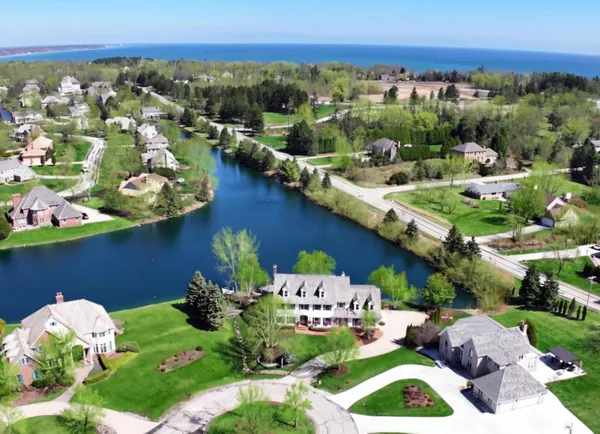 $1,849,000 | 214 East Beechwood Court, Mequon, WI 53092