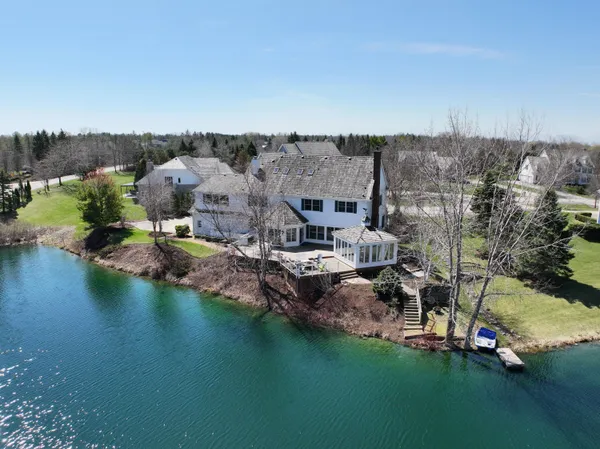$1,849,000 | 214 East Beechwood Court, Mequon, WI 53092