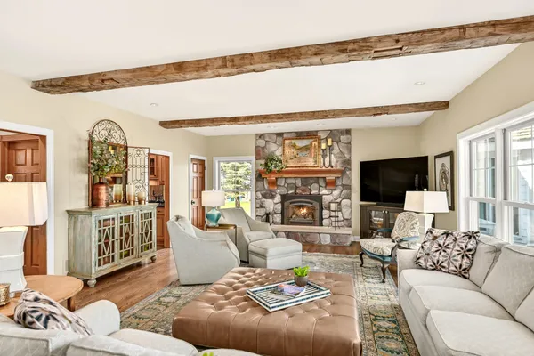 $1,849,000 | 214 East Beechwood Court, Mequon, WI 53092