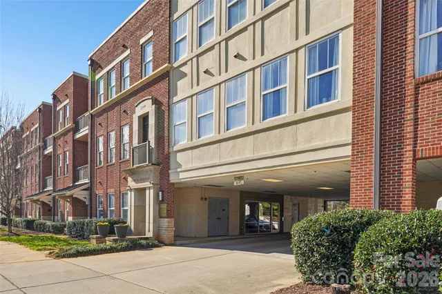 $365,000 | 2952 Selwyn Avenue, Unit 203, Charlotte, NC 28209