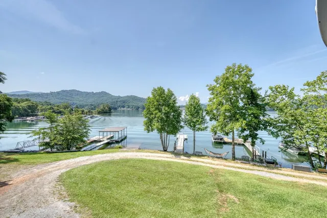 $575,000 | 109 Canary Lane, Hayesville, NC 28904