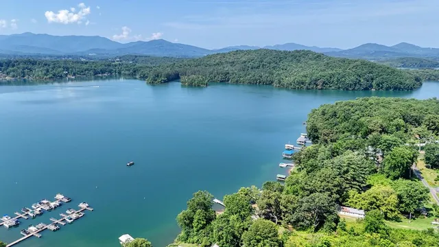 $575,000 | 109 Canary Lane, Hayesville, NC 28904