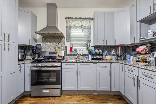 $225,000 | 10408 South Ave J, Chicago, IL 60617