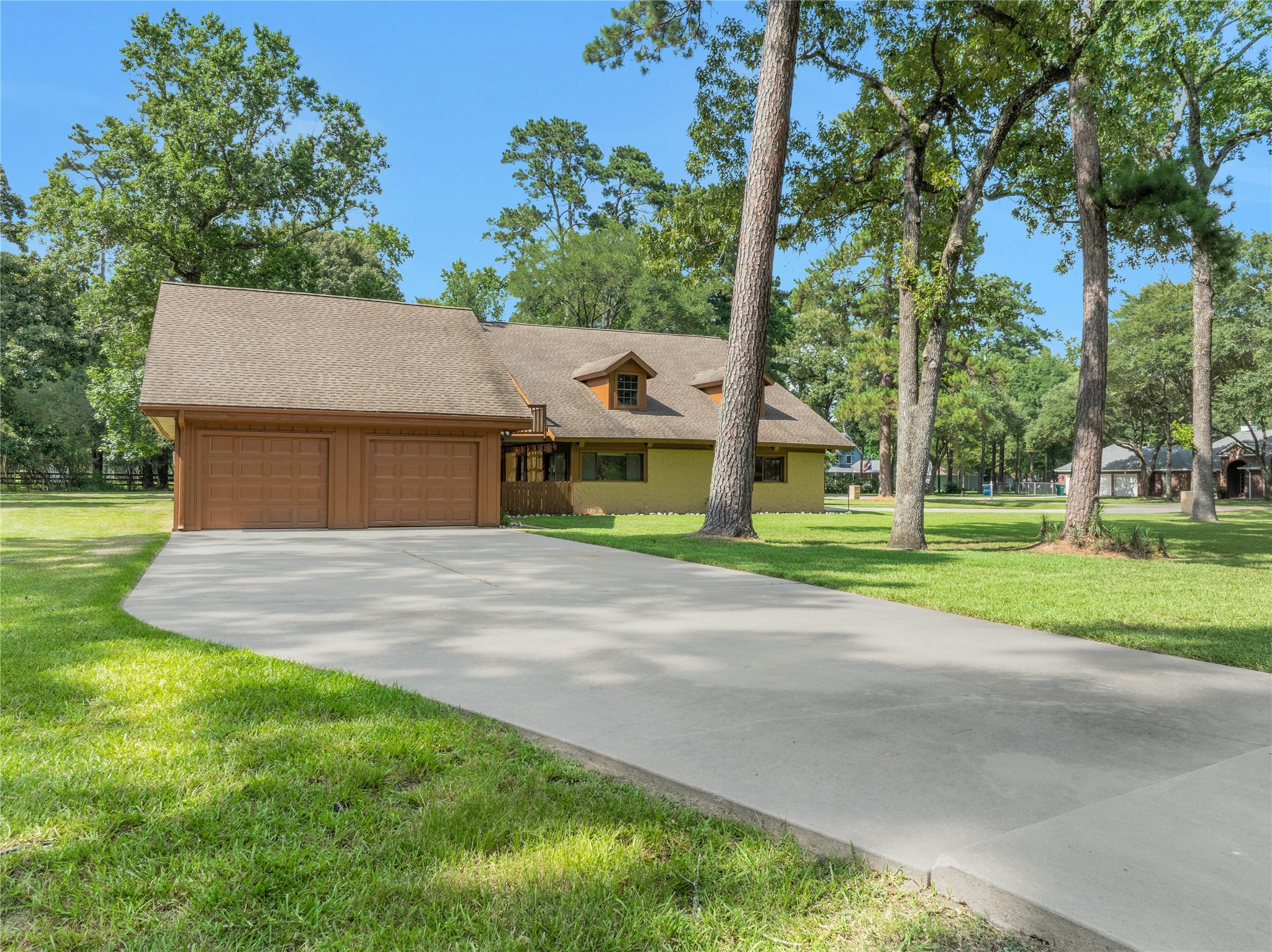 15418 Willis Way Conroe, TX 77384 - Photo 12 of 41 Second long driveway to the detached garage on the side of the house.