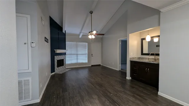 $2,000 | 5711 Sugar Hill Drive, Unit 98, Houston, TX 77057