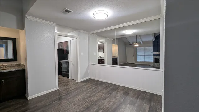 $2,000 | 5711 Sugar Hill Drive, Unit 98, Houston, TX 77057