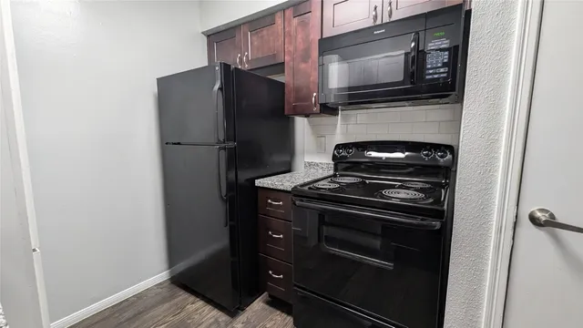 $2,000 | 5711 Sugar Hill Drive, Unit 98, Houston, TX 77057