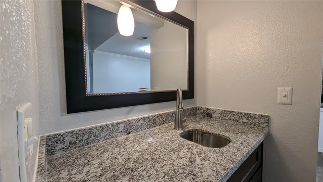 $2,000 | 5711 Sugar Hill Drive, Unit 98, Houston, TX 77057